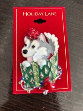 Holiday Lane Gray & White Husky Ornament Pin with Green Gift